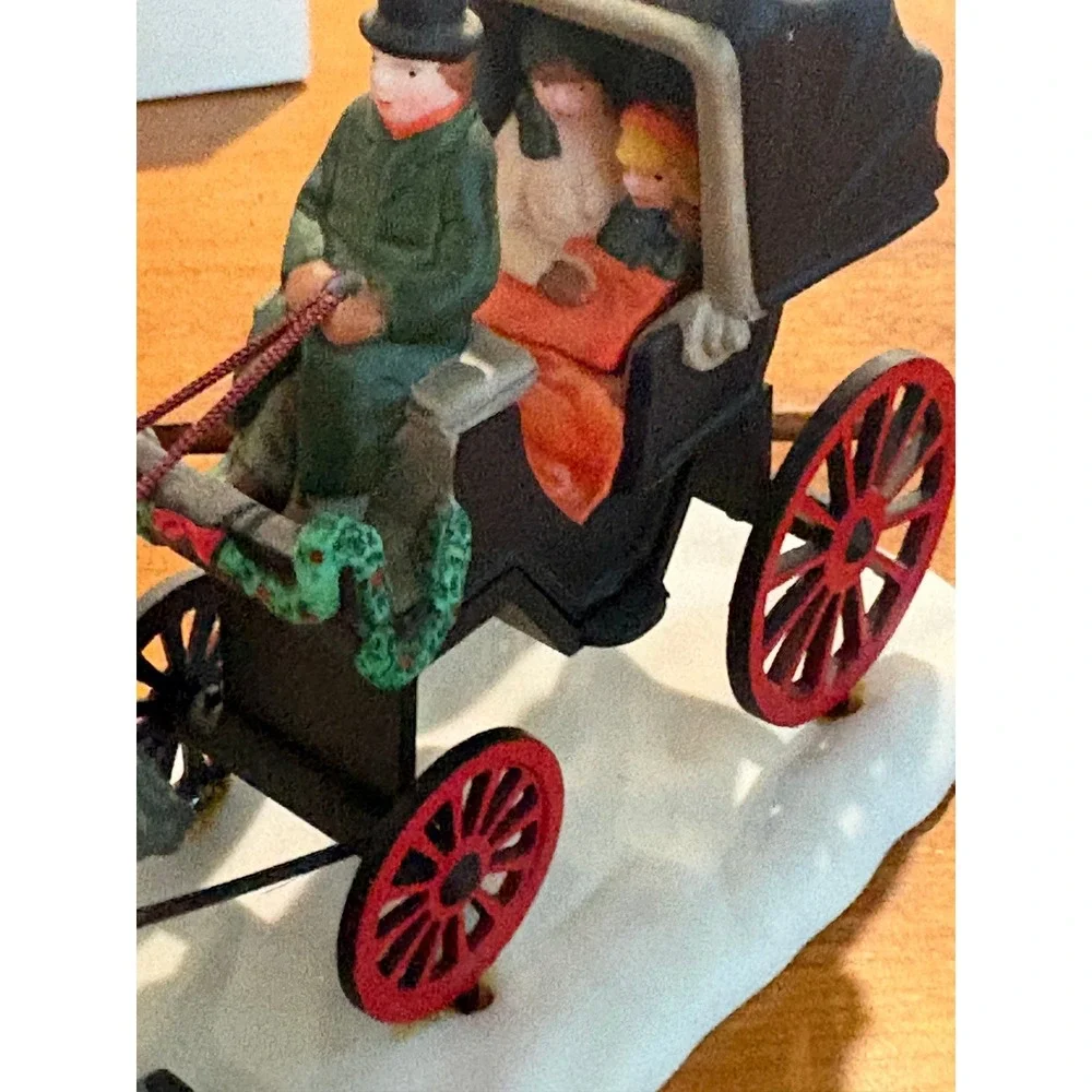 Dept 56 Central Park Carriage Heritage Village Collection 5979-0 Porcelain Multi